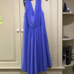 Mid long blue V-neck dress with tie belt